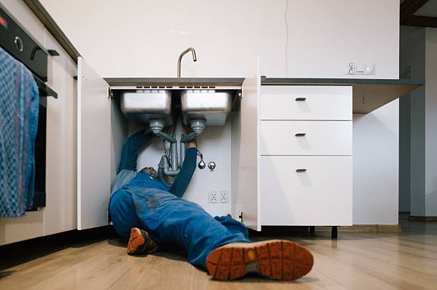 Professional Leak Detection technician working in Mossville, IL